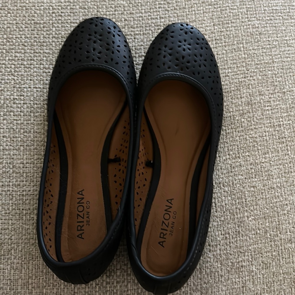 Women’s black Arizona flats size 7 wore once